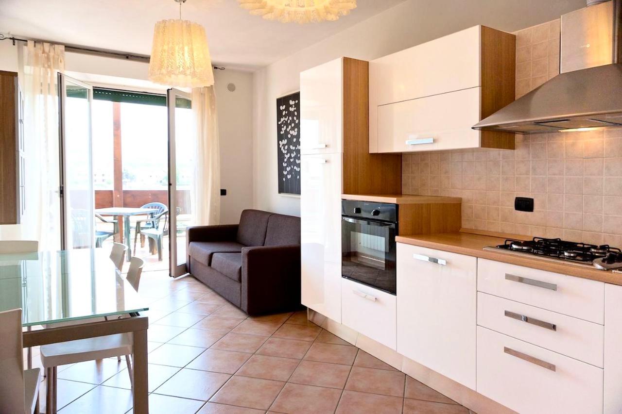 Isa-Apartments 4 Beds In Residence With Swimming-Pool In San Vincenzo, Just 600 Meters From The Sea Exterior photo