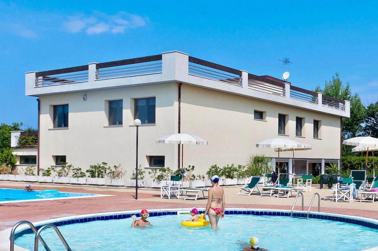 Isa-Apartments 4 Beds In Residence With Swimming-Pool In San Vincenzo, Just 600 Meters From The Sea Exterior photo