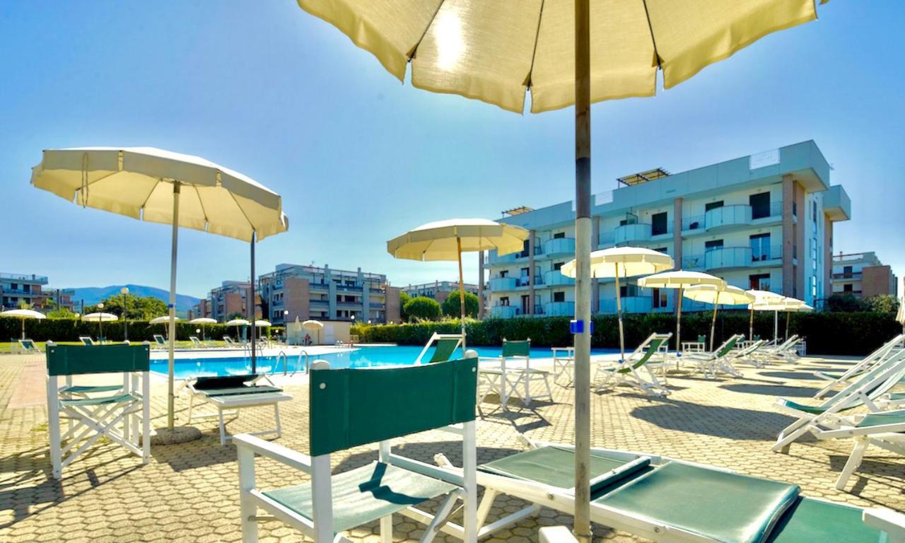 Isa-Apartments 4 Beds In Residence With Swimming-Pool In San Vincenzo, Just 600 Meters From The Sea Exterior photo